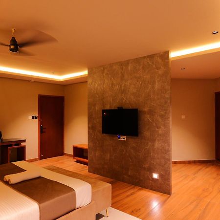 Hotel Classico International Kannangad Екстер'єр фото