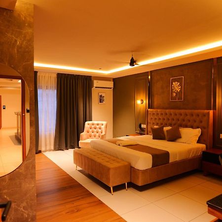 Hotel Classico International Kannangad Екстер'єр фото